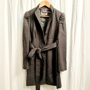 Gray coat w/ waist tie and Pleated back